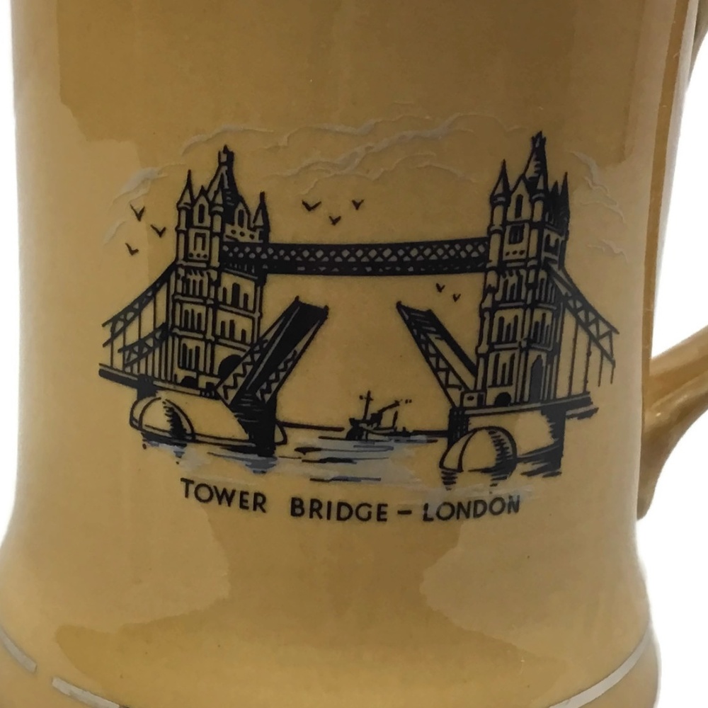 Vintage Wade Ireland Landmark Tower Bridge Mug